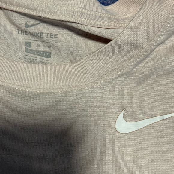6 Nike dri-fit Women's Short Sleeve Tees - Picture 5 of 9